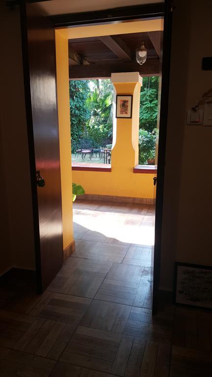 Casa Menezes - A Heritage Goan Homestay Bambolim Kamer foto