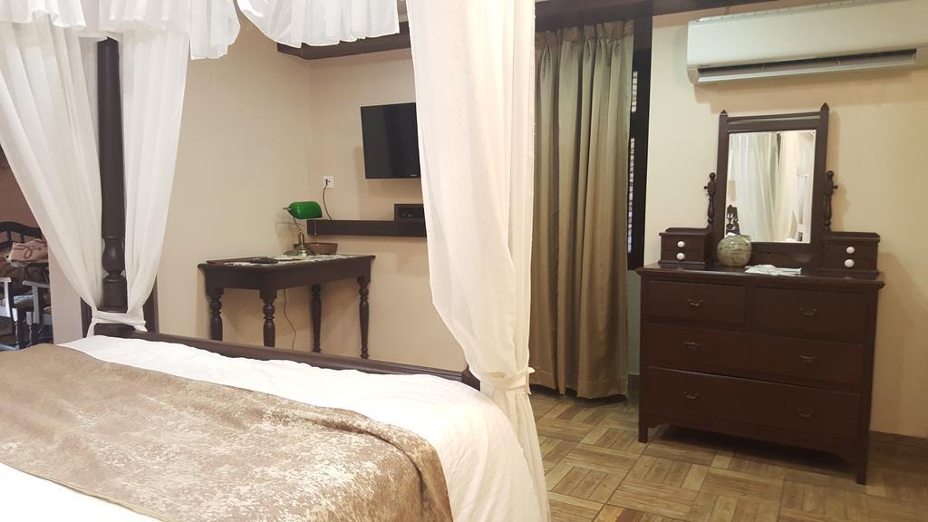 Casa Menezes - A Heritage Goan Homestay Bambolim Kamer foto