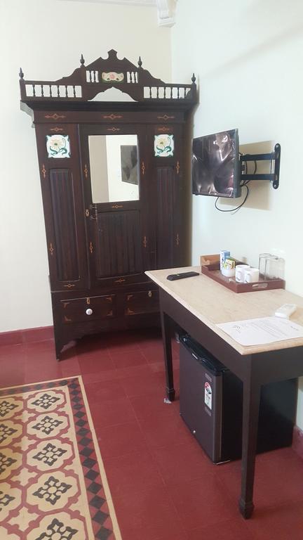 Casa Menezes - A Heritage Goan Homestay Bambolim Kamer foto