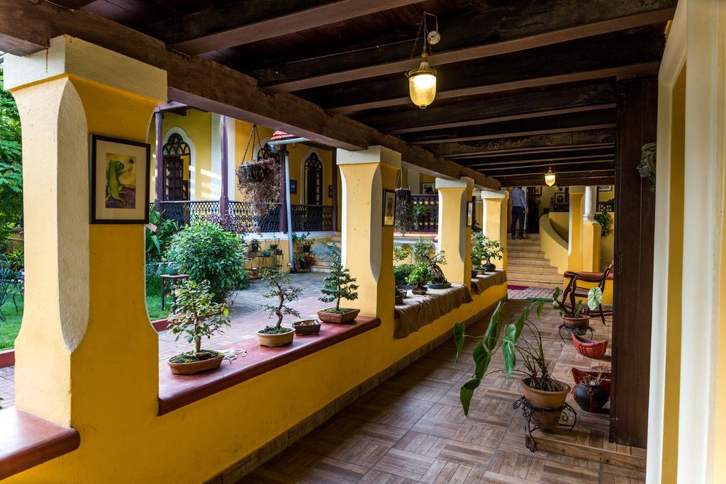 Casa Menezes - A Heritage Goan Homestay Bambolim Buitenkant foto