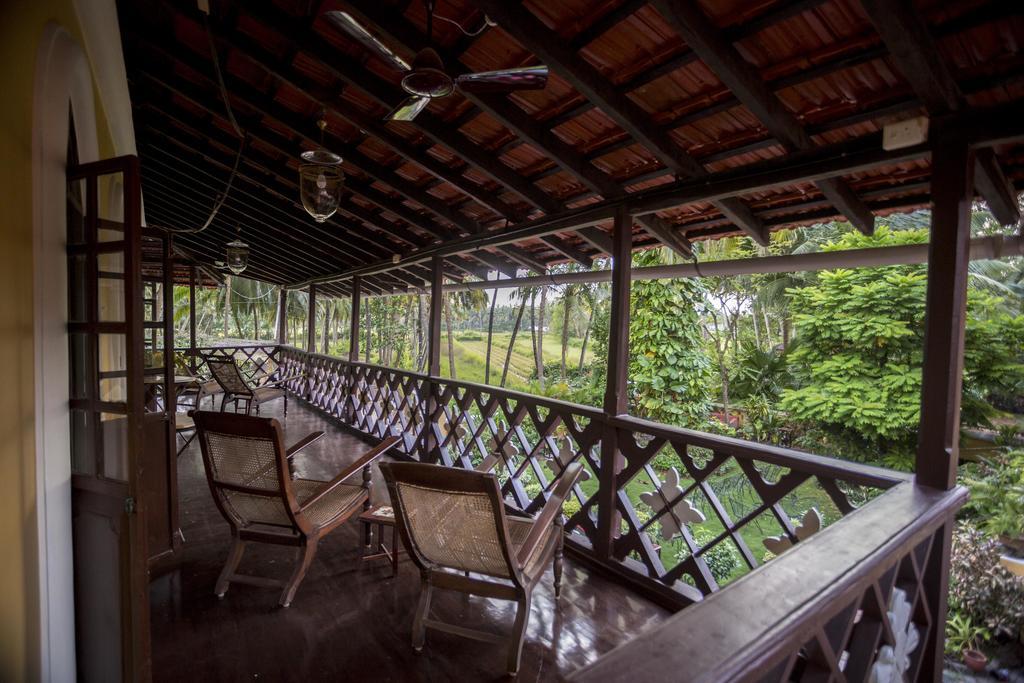 Casa Menezes - A Heritage Goan Homestay Bambolim Kamer foto