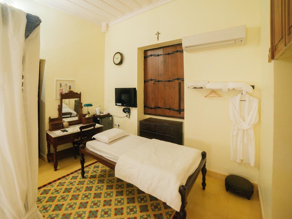 Casa Menezes - A Heritage Goan Homestay Bambolim Buitenkant foto