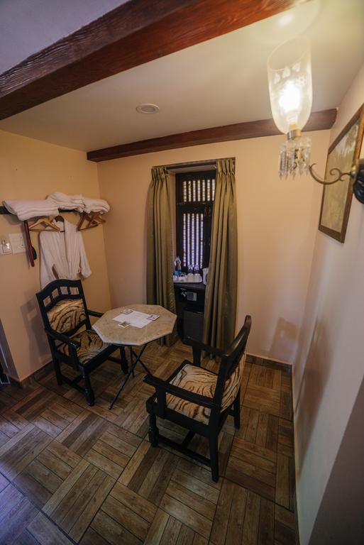 Casa Menezes - A Heritage Goan Homestay Bambolim Buitenkant foto