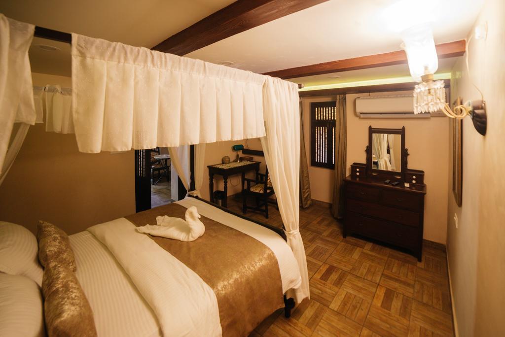 Casa Menezes - A Heritage Goan Homestay Bambolim Buitenkant foto