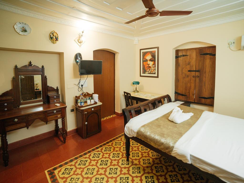 Casa Menezes - A Heritage Goan Homestay Bambolim Buitenkant foto