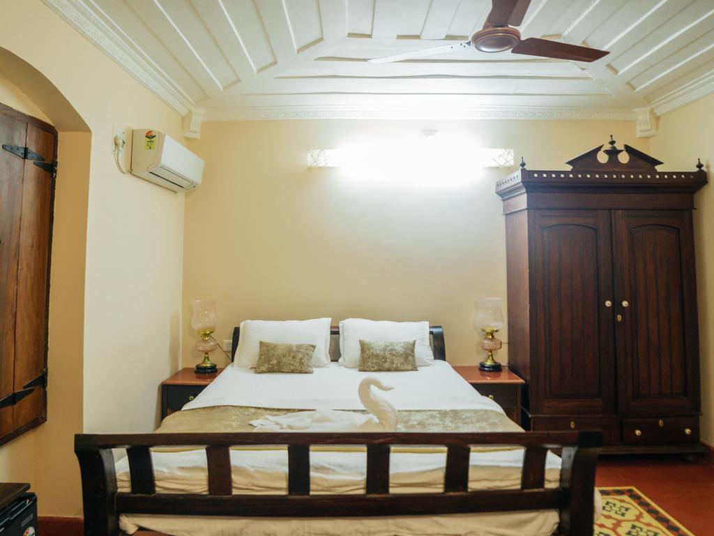 Casa Menezes - A Heritage Goan Homestay Bambolim Buitenkant foto