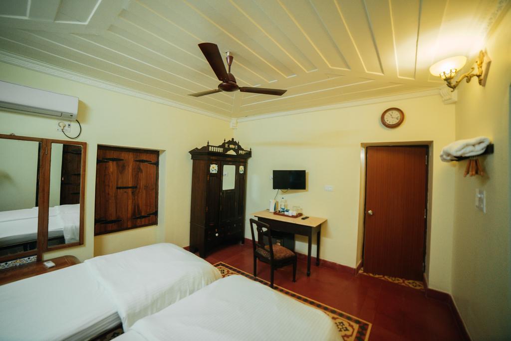 Casa Menezes - A Heritage Goan Homestay Bambolim Buitenkant foto