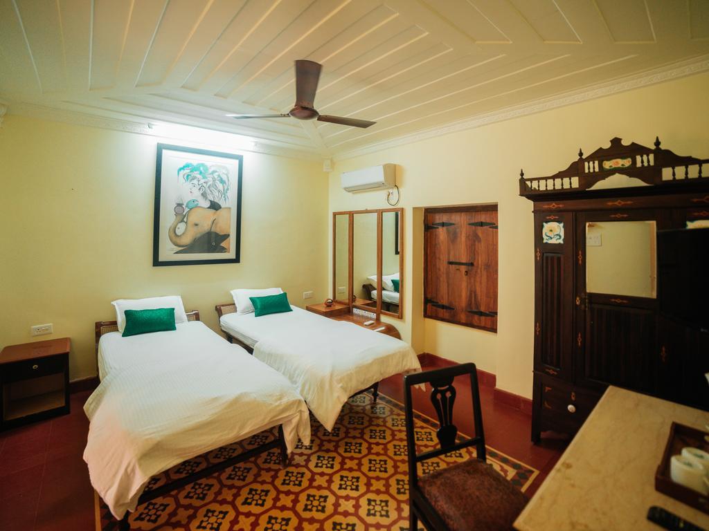 Casa Menezes - A Heritage Goan Homestay Bambolim Buitenkant foto